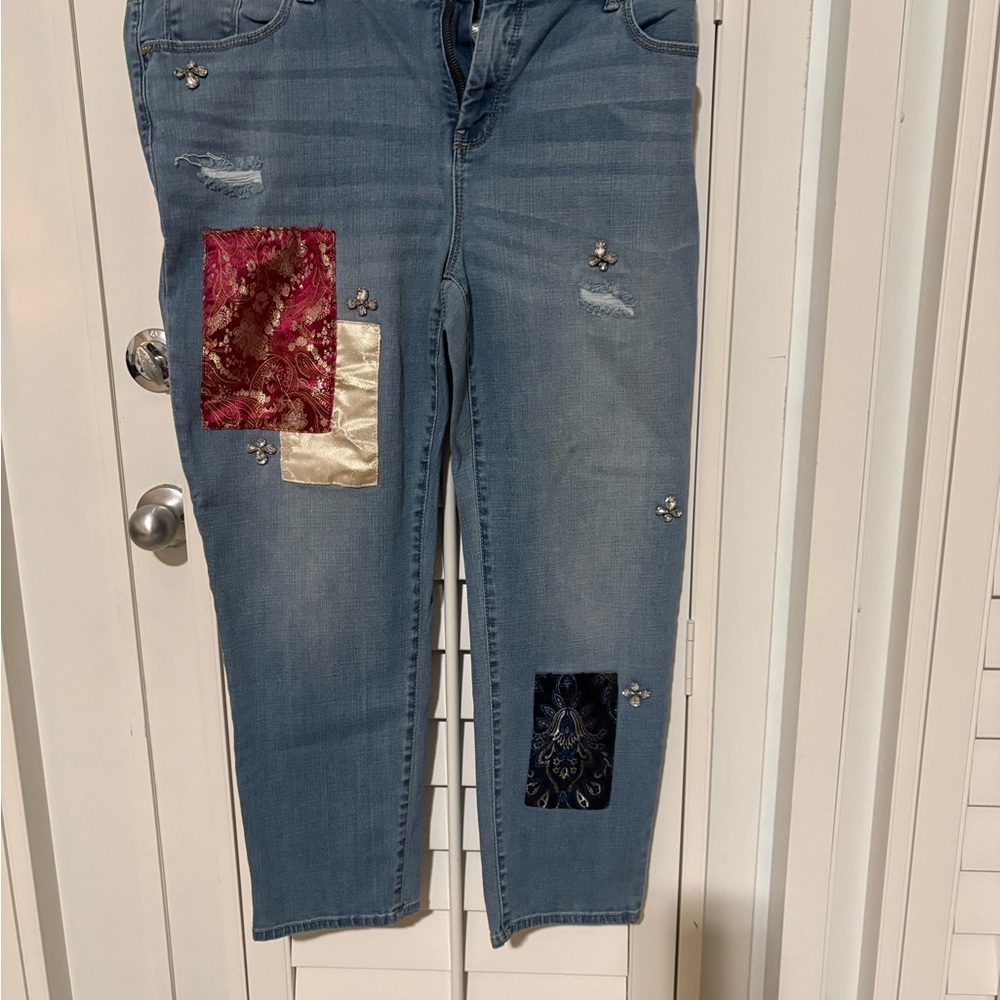 Chico’s So Slimming Girlfriend Slim Leg Ankle Stylish Blue Jeans with Patchwork
